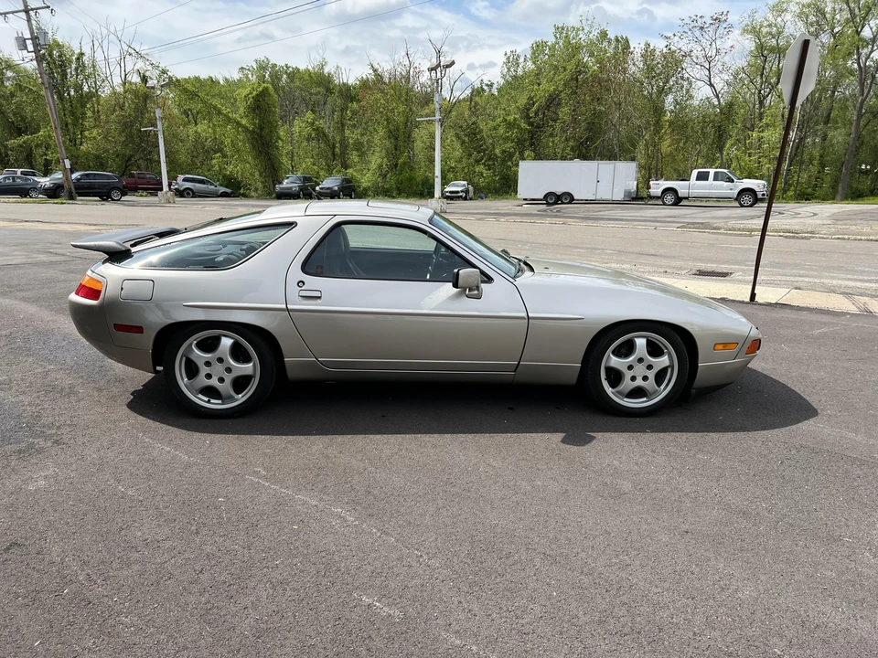 1989 Porsche 928 S4 - Image 15 of 17