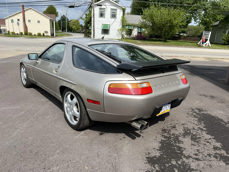 1989 Porsche 928 S4 - Image 10 of 17
