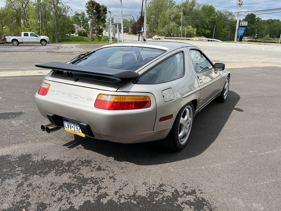 1989 Porsche 928 S4 - Image 13 of 17
