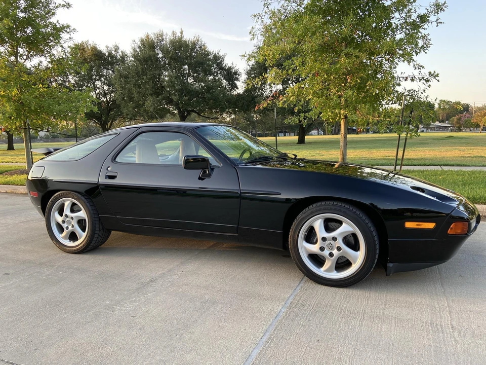 1989 Porsche 928 S4 - Image 16 of 31