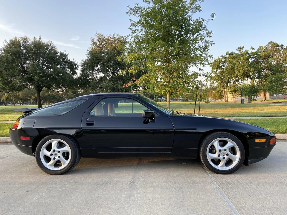 1989 Porsche 928 S4 - Image 17 of 31