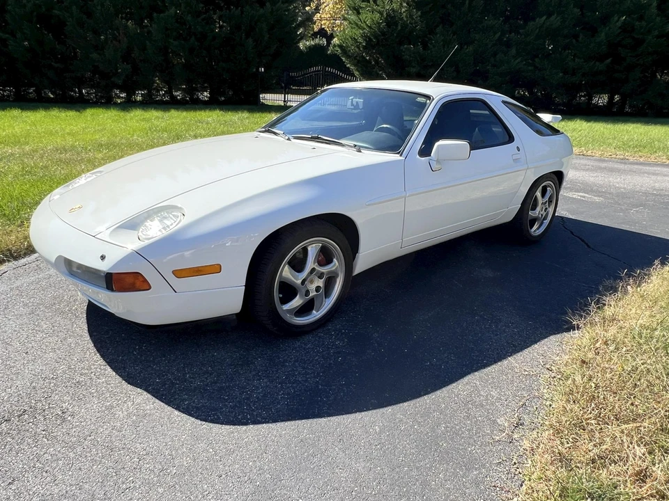 1989 Porsche 928 S4 - Image 2 of 31