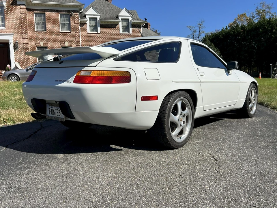 1989 Porsche 928 S4 - Image 13 of 31
