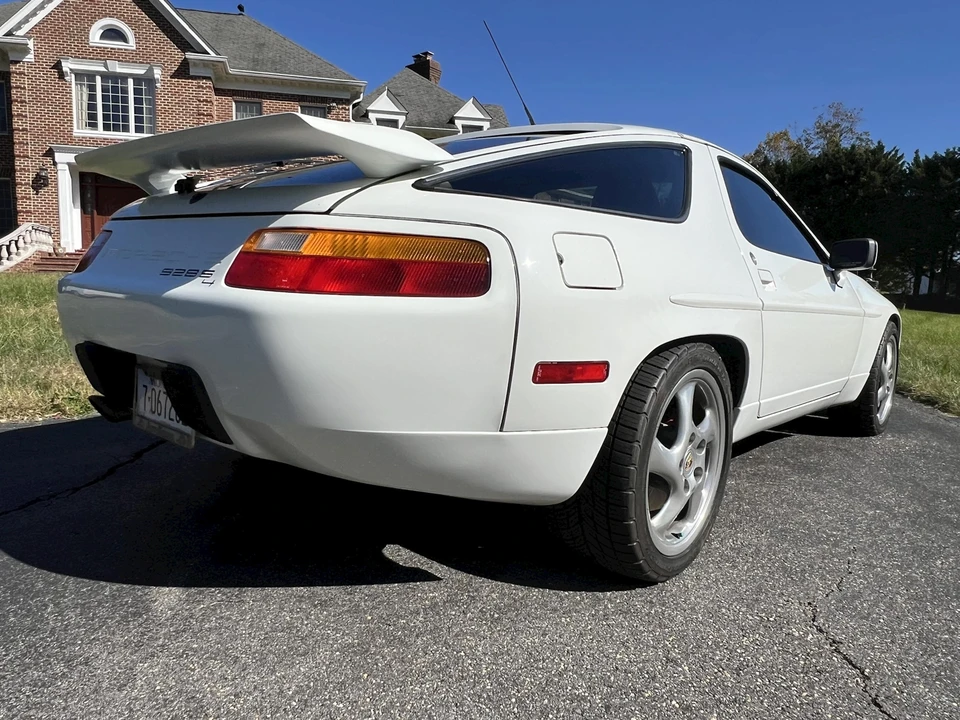 1989 Porsche 928 S4 - Image 13 of 31