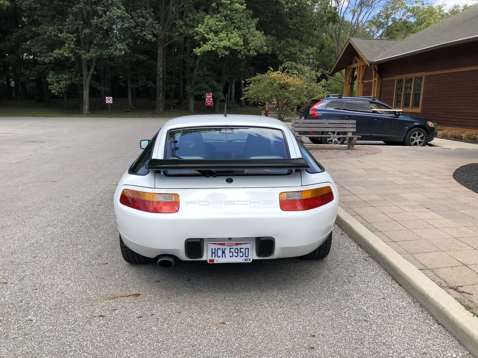 1989 Porsche 928 S4 - Image 6 of 31