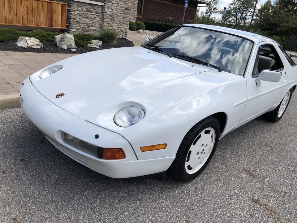 1989 Porsche 928 S4 - Image 2 of 31