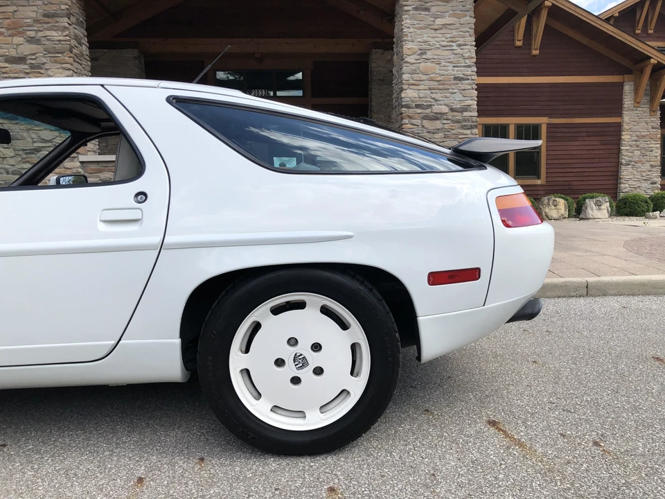 1989 Porsche 928 S4 - Image 28 of 31