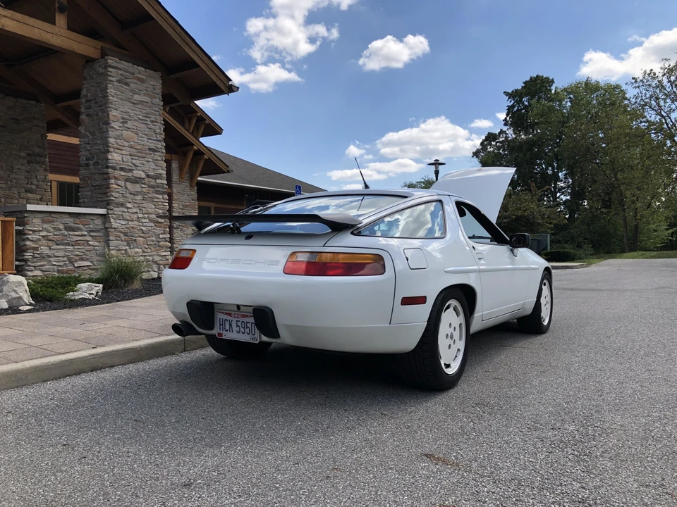 1989 Porsche 928 S4 - Image 9 of 31