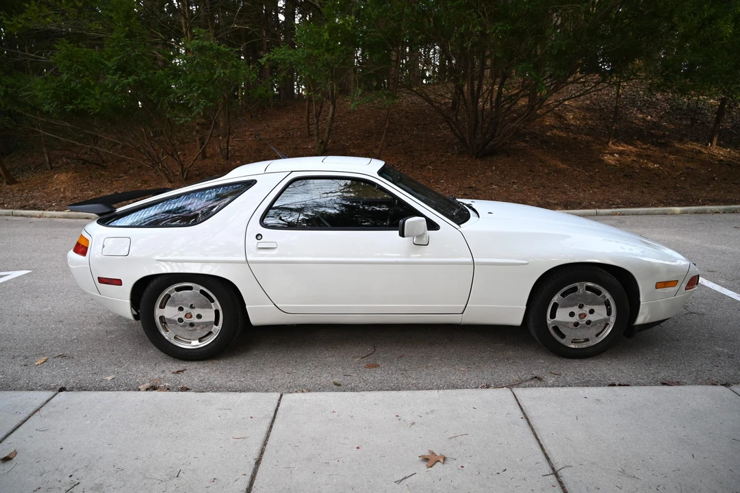 1989 Porsche 928 S4 - Image 10 of 31
