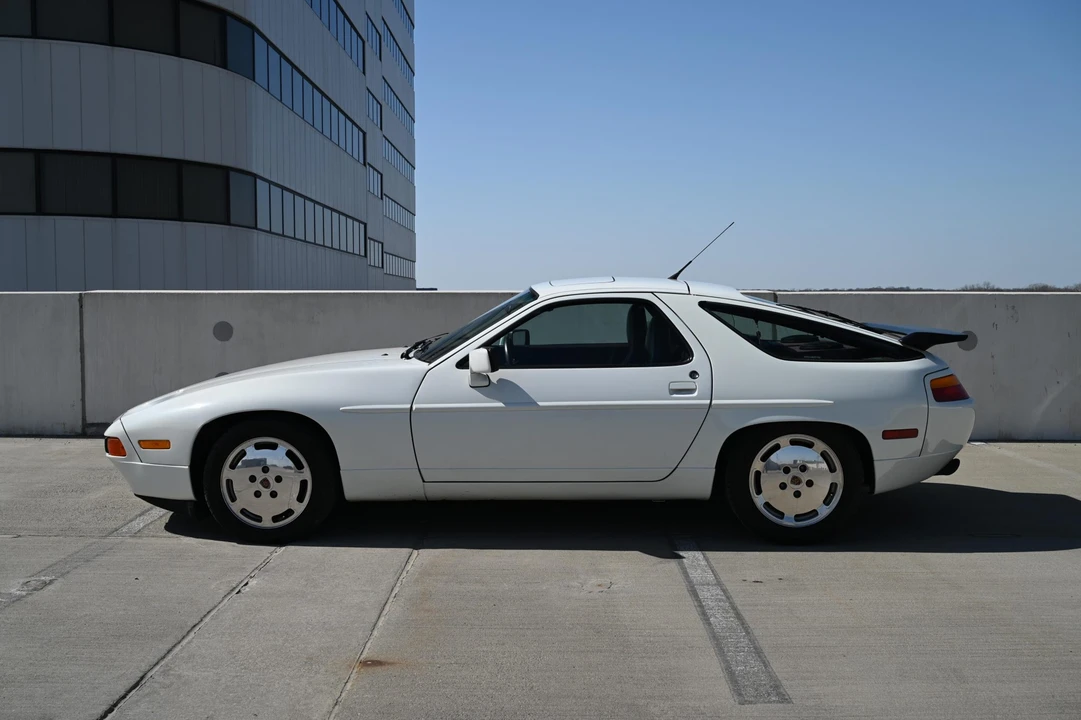 1989 Porsche 928 S4 - Image 15 of 31