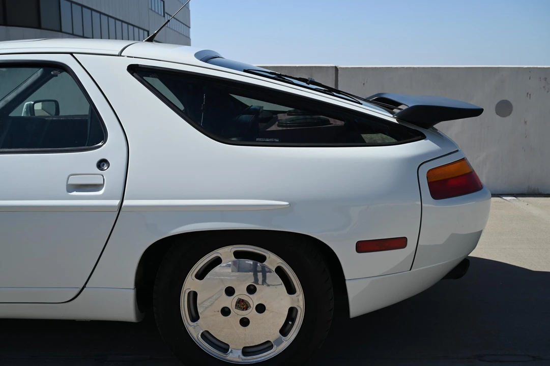 1989 Porsche 928 S4 - Image 24 of 31