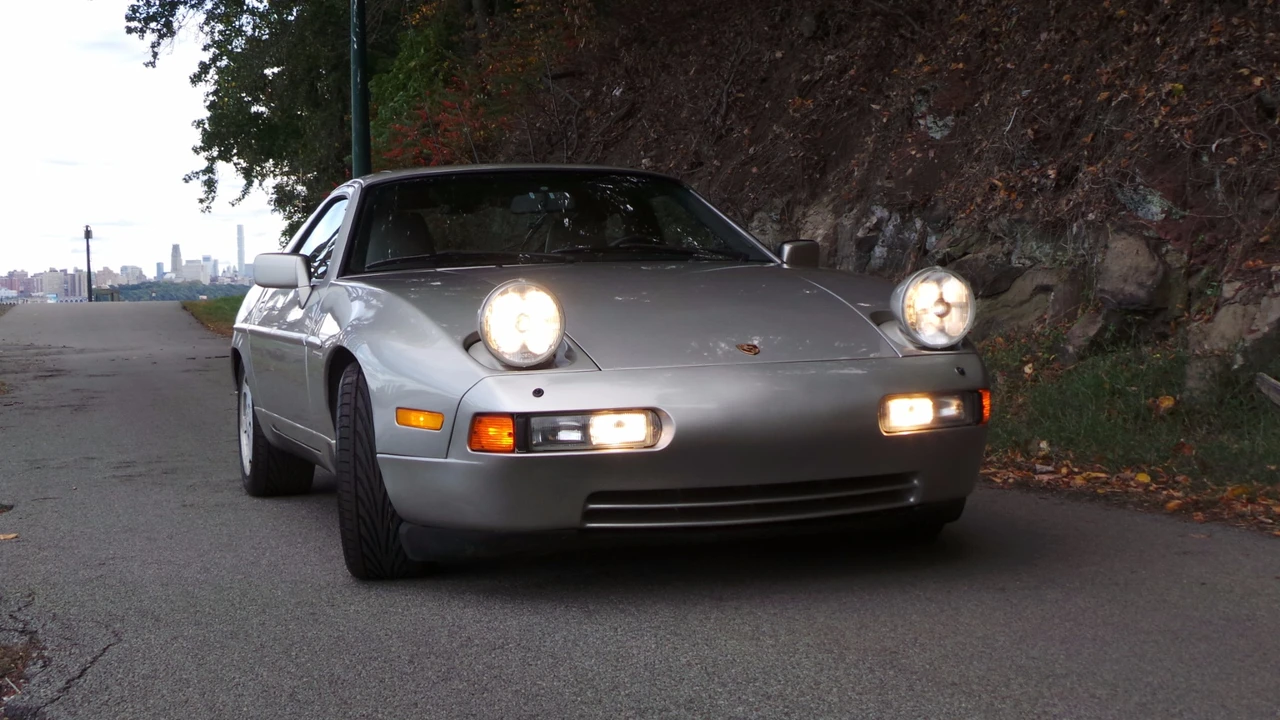 1989 Porsche 928 S4 - Image 2 of 31