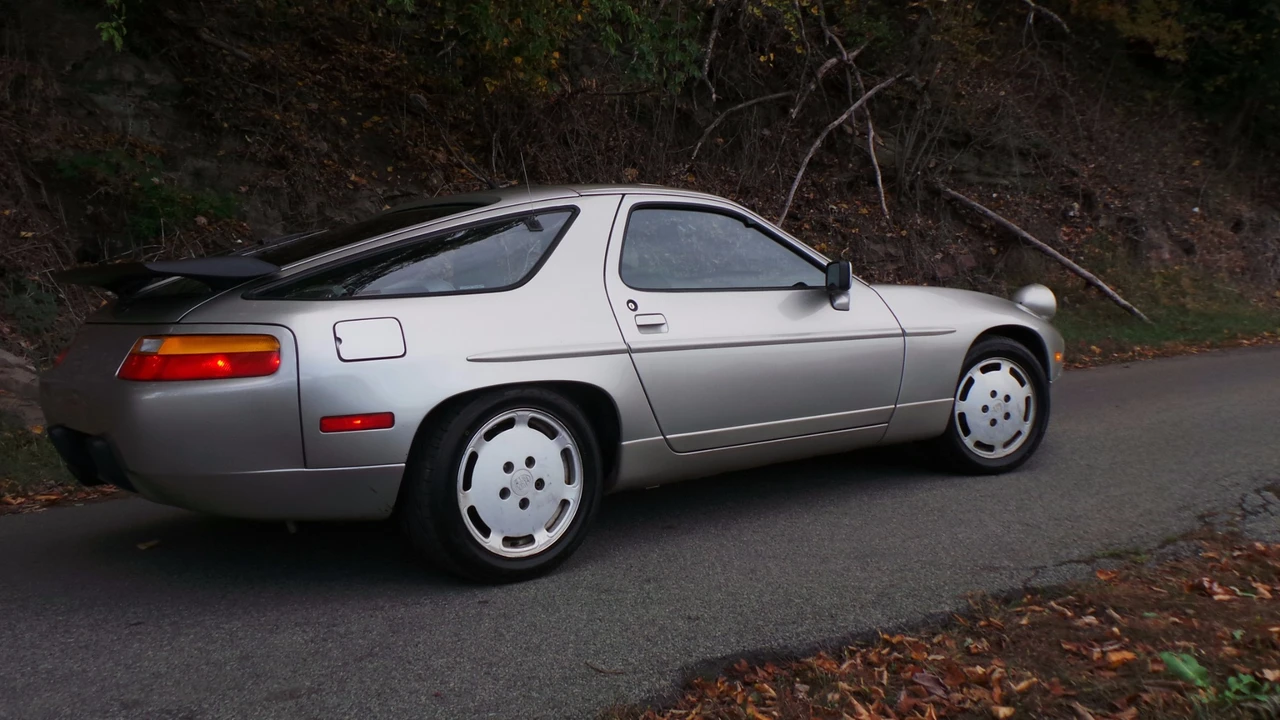 1989 Porsche 928 S4 - Image 7 of 31