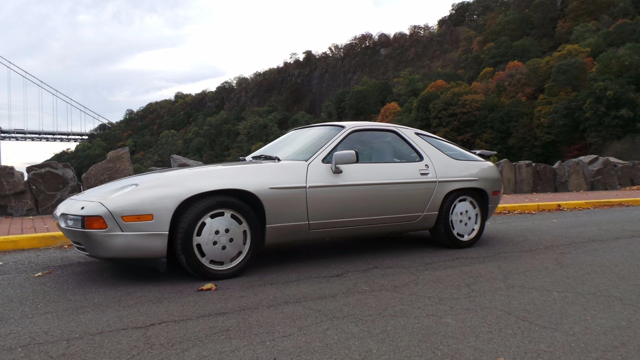 1989 Porsche 928 S4 - Image 11 of 31