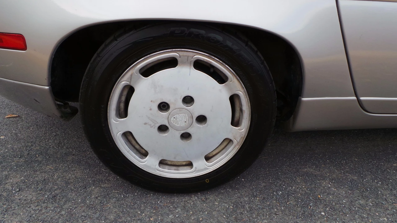 1989 Porsche 928 S4 - Image 20 of 31