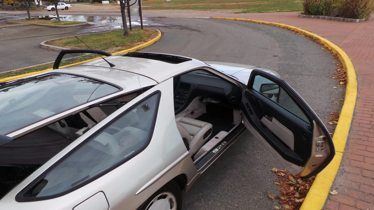 1989 Porsche 928 S4 - Image 25 of 31