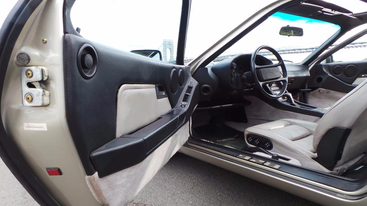 1989 Porsche 928 S4 - Image 28 of 31