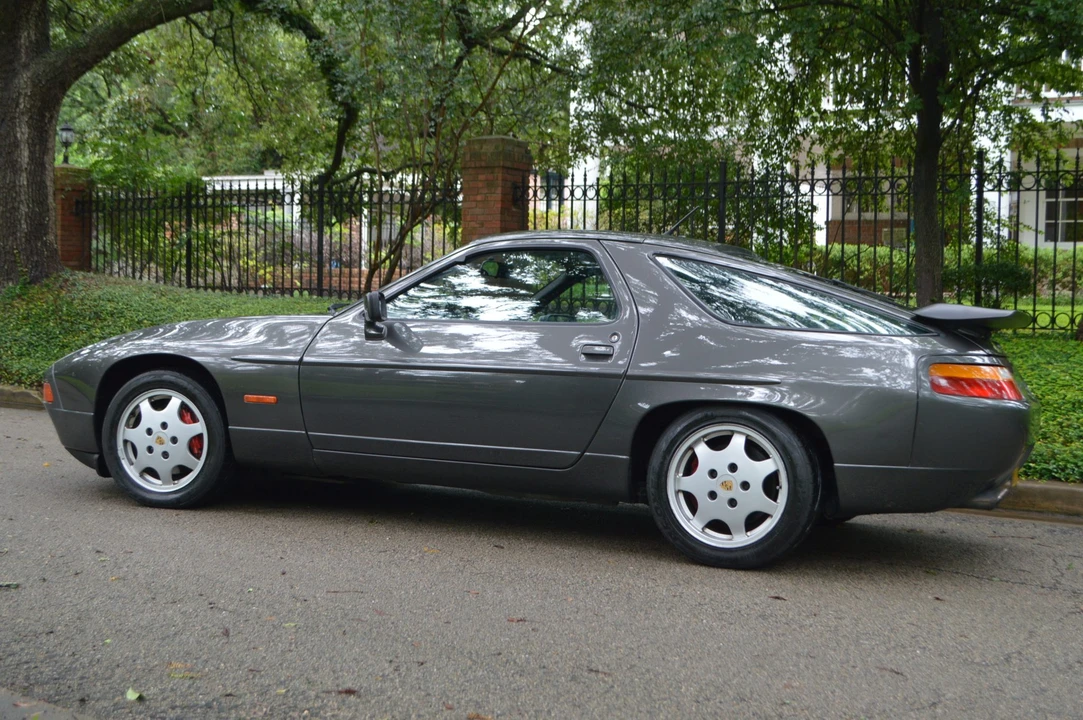 1989 Porsche 928 S4 - Image 15 of 31