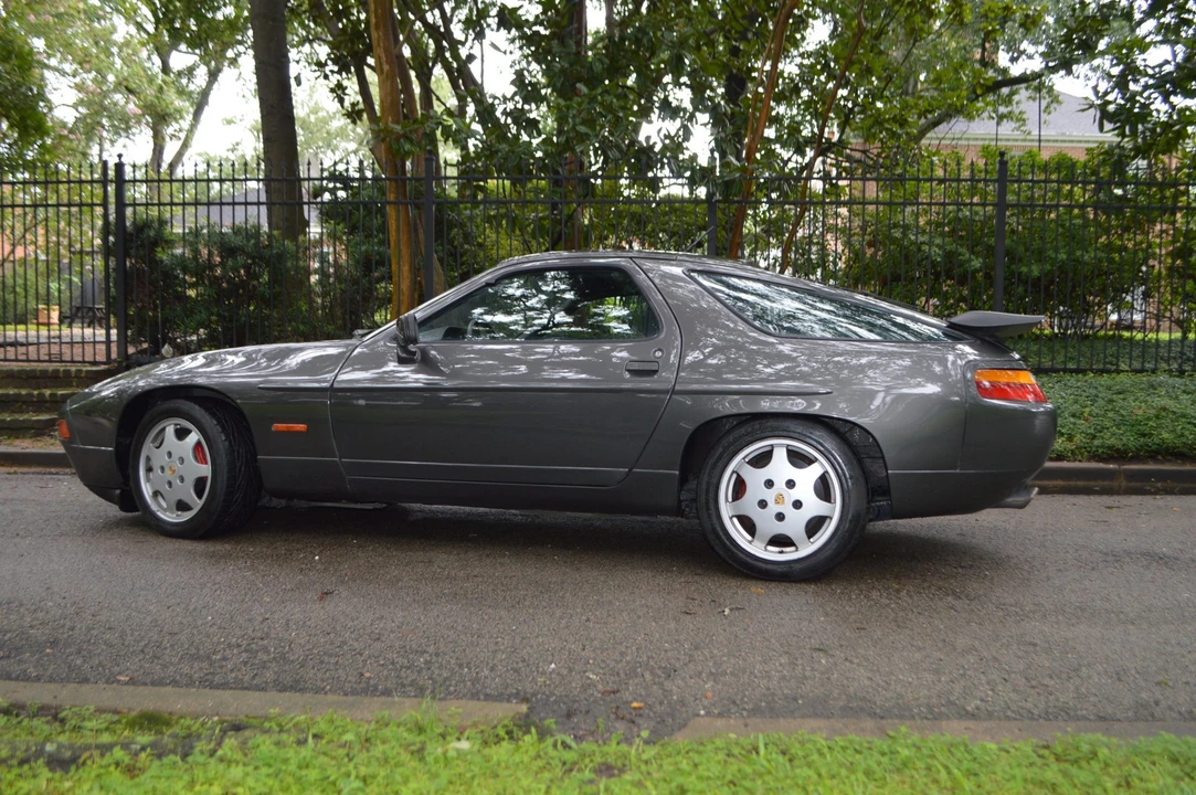 1989 Porsche 928 S4 - Image 13 of 31