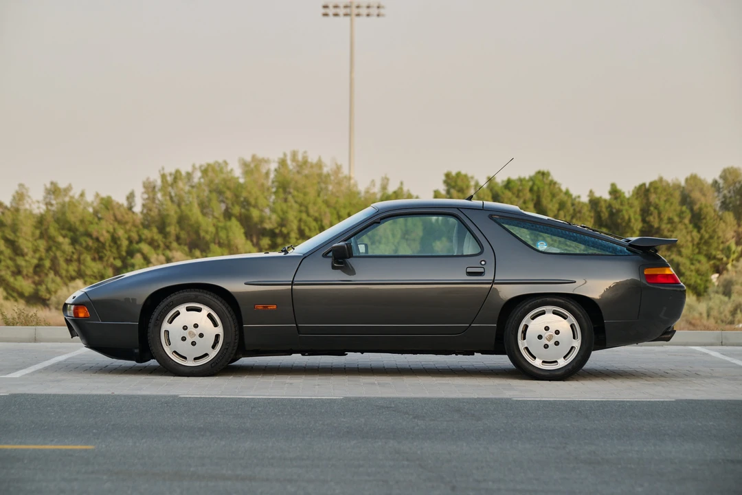 1989 Porsche 928 S4 - Image 8 of 31