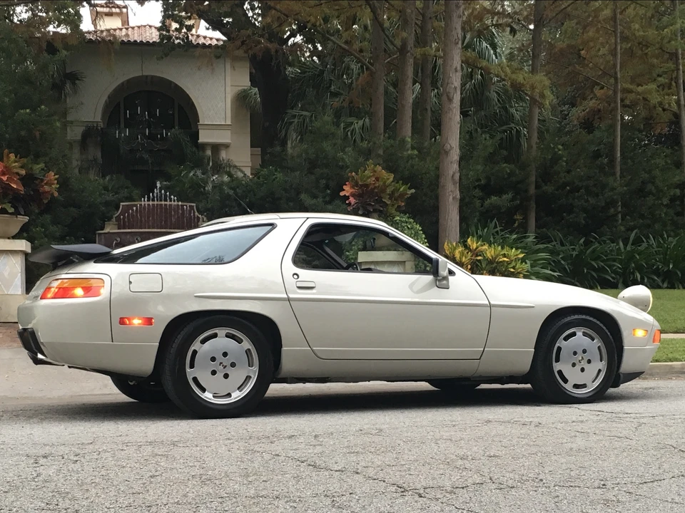 1989 Porsche 928 S4 - Image 15 of 31