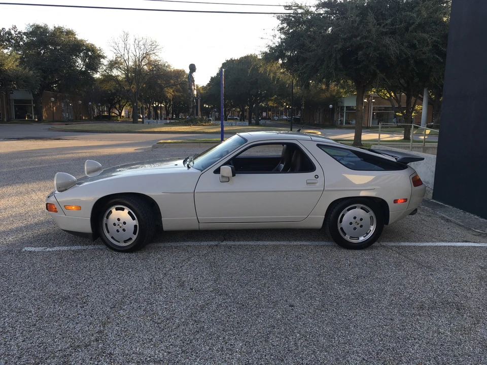 1989 Porsche 928 S4 - Image 16 of 31