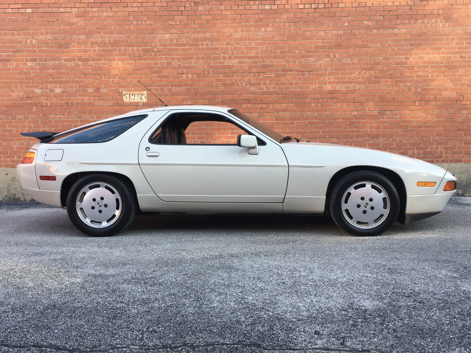 1989 Porsche 928 S4 - Image 9 of 31