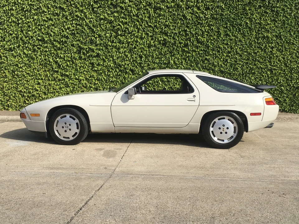 1989 Porsche 928 S4 - Image 7 of 31