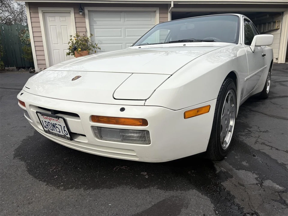 1989 Porsche 944 S2 - Image 2 of 31