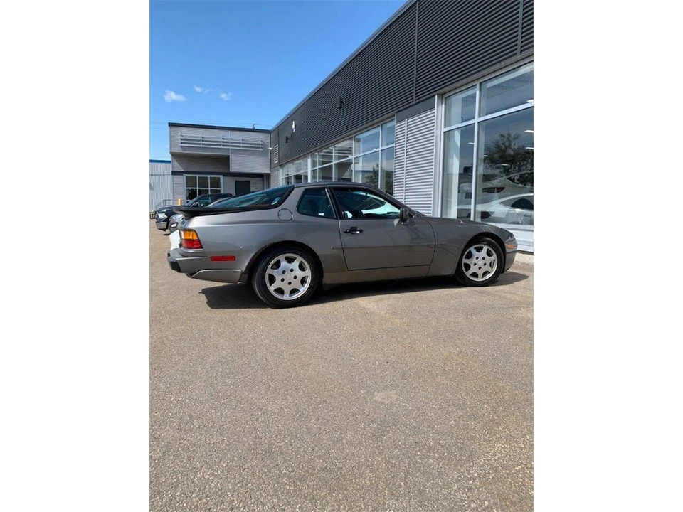 1989 Porsche 944 S2 - Image 3 of 11