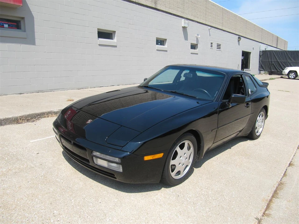 1989 Porsche 944 S2 - Image 2 of 25