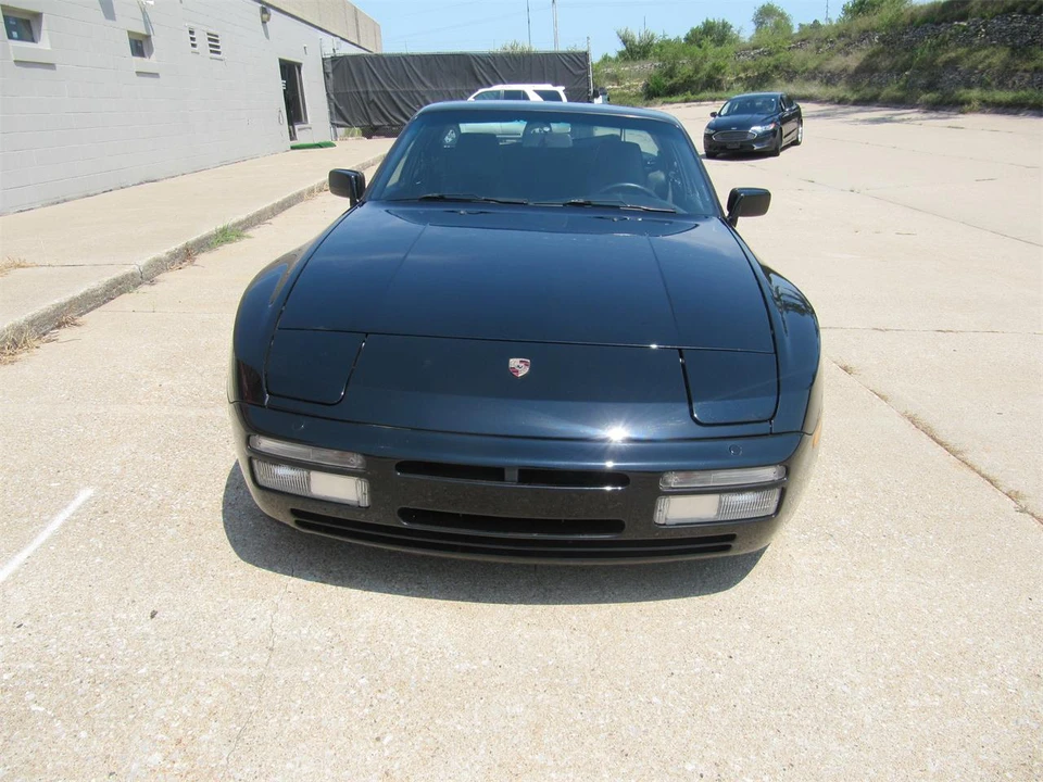 1989 Porsche 944 S2 - Image 3 of 25