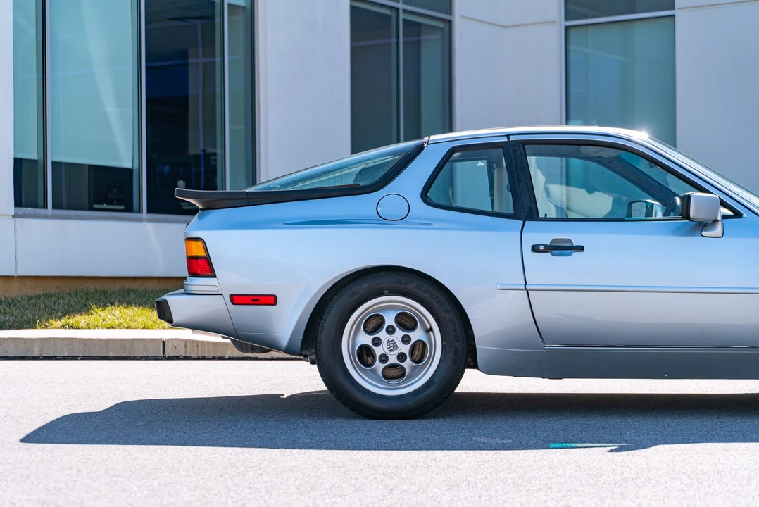 1989 Porsche 944 - Image 18 of 31