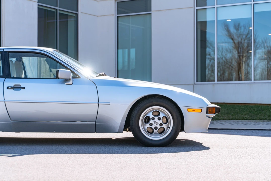 1989 Porsche 944 - Image 19 of 31