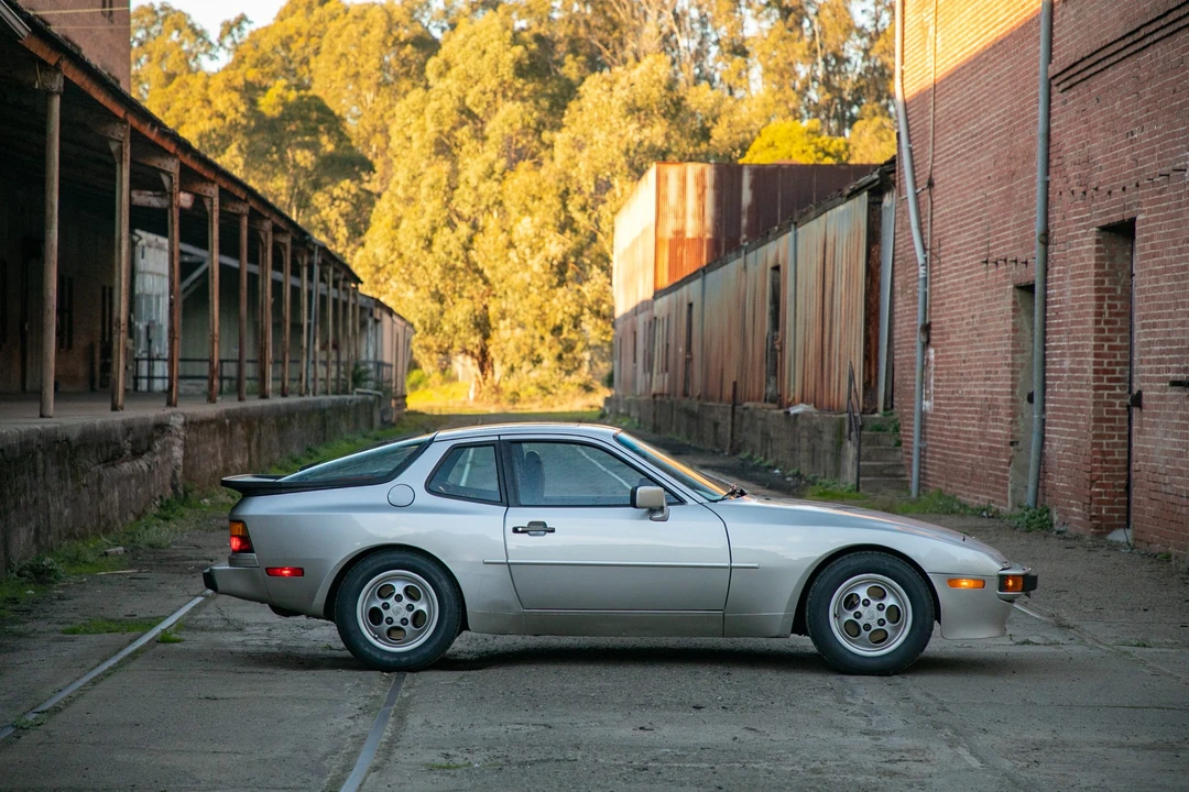 1989 Porsche 944 - Image 10 of 31