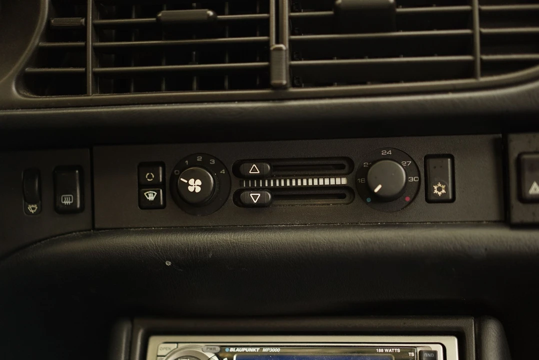 1989 Porsche 944 - Image 11 of 26