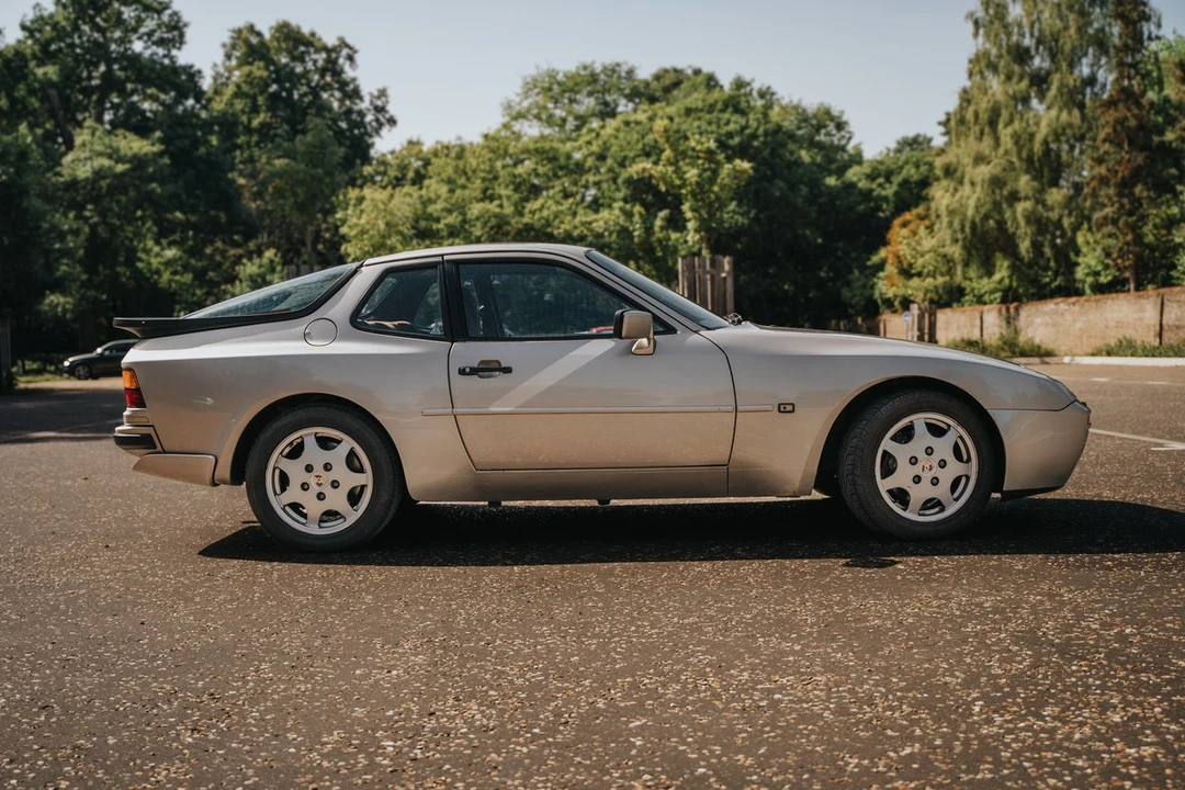 1989 Porsche 944 S2 - Image 13 of 30