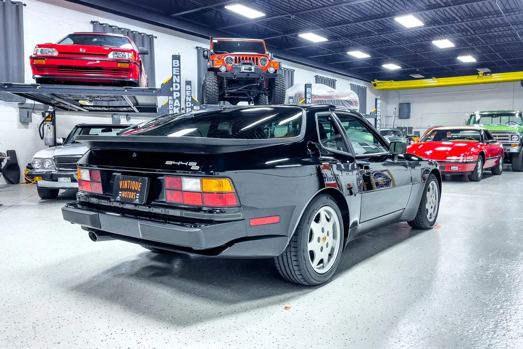 1989 Porsche 944 S2 - Image 9 of 31