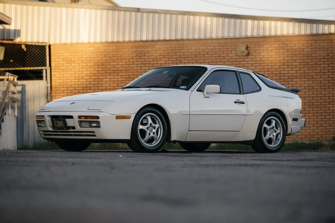 1989 Porsche 944 S2 - Image 2 of 31