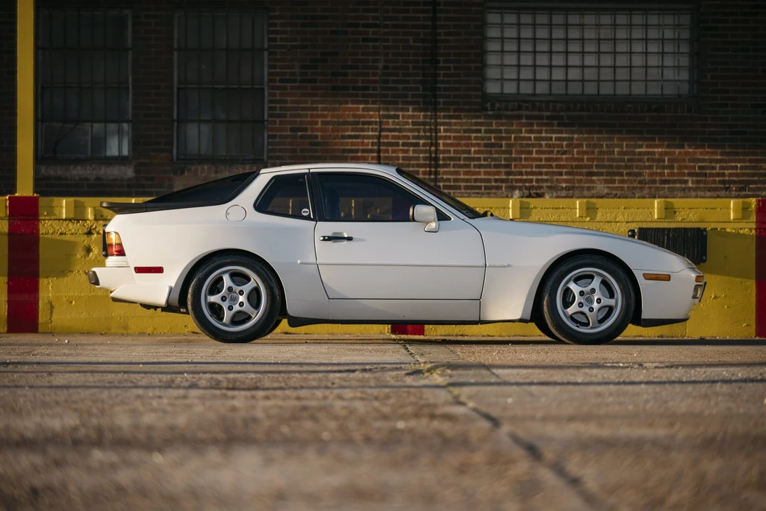 1989 Porsche 944 S2 - Image 14 of 31