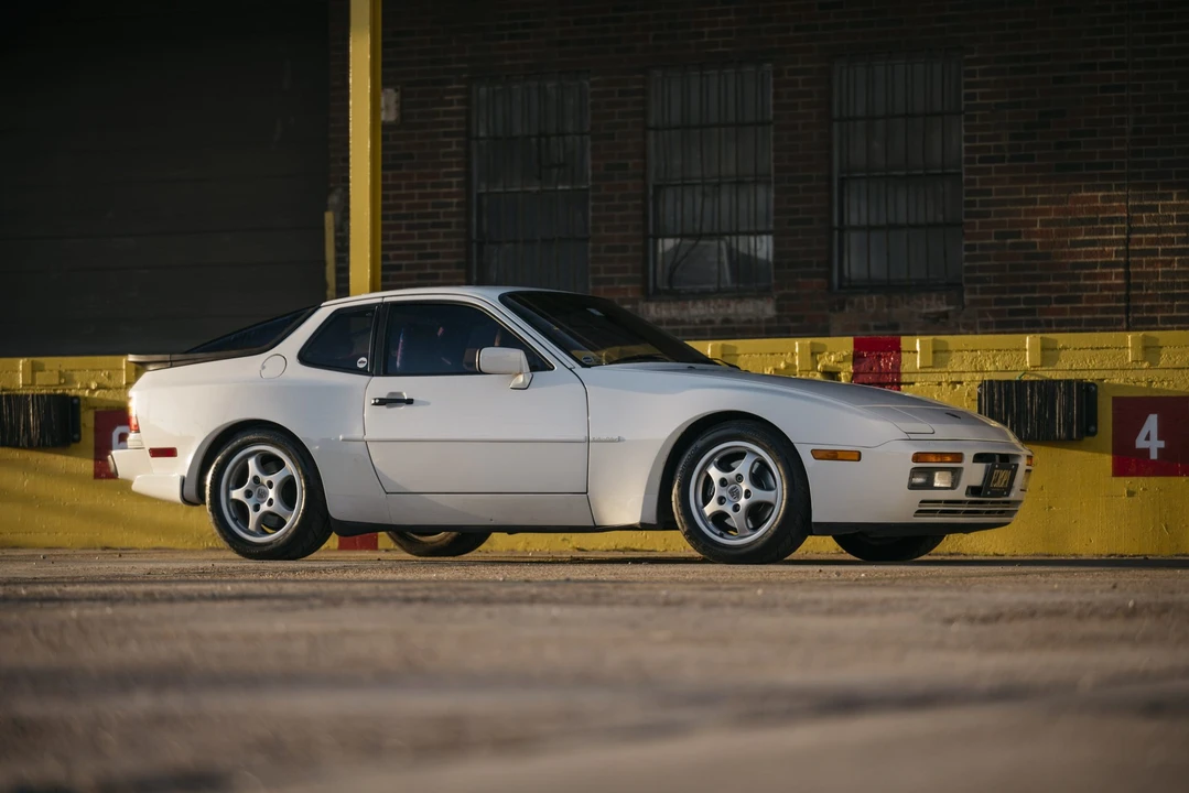1989 Porsche 944 S2 - Image 15 of 31