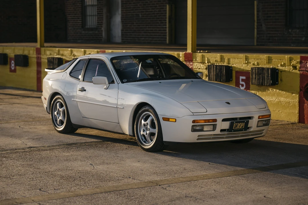 1989 Porsche 944 S2 - Image 16 of 31