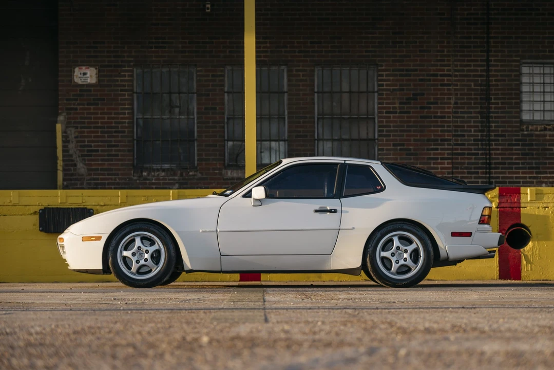 1989 Porsche 944 S2 - Image 11 of 31