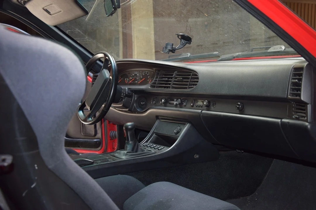 1989 Porsche 944 S2 - Image 25 of 30