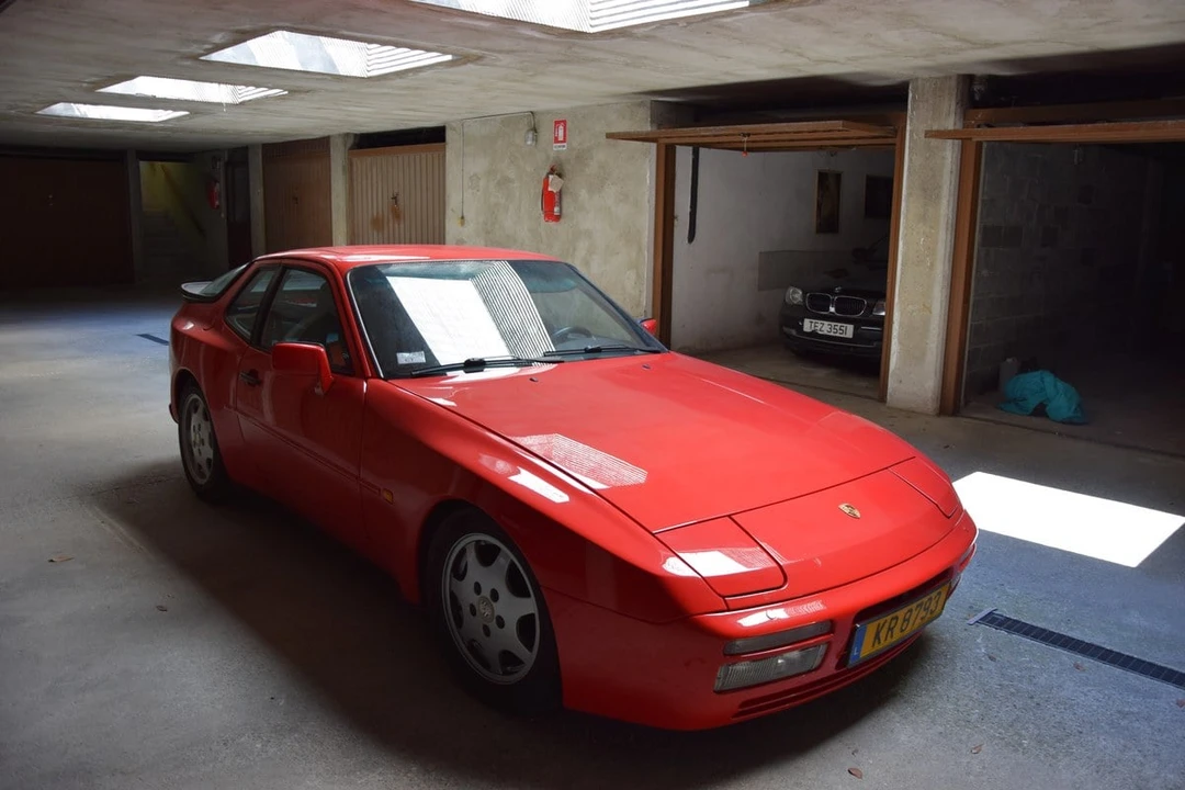 1989 Porsche 944 S2 - Image 5 of 30