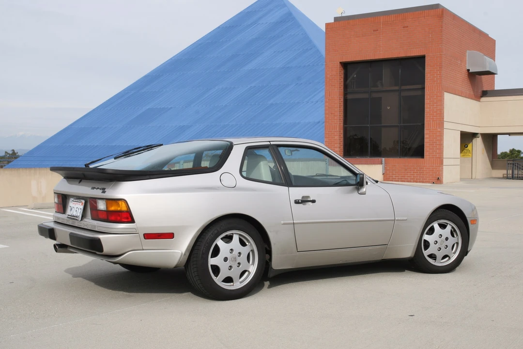 1989 Porsche 944 S2 - Image 2 of 31