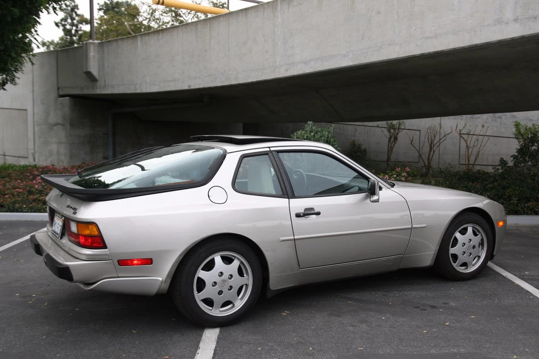 1989 Porsche 944 S2 - Image 17 of 31