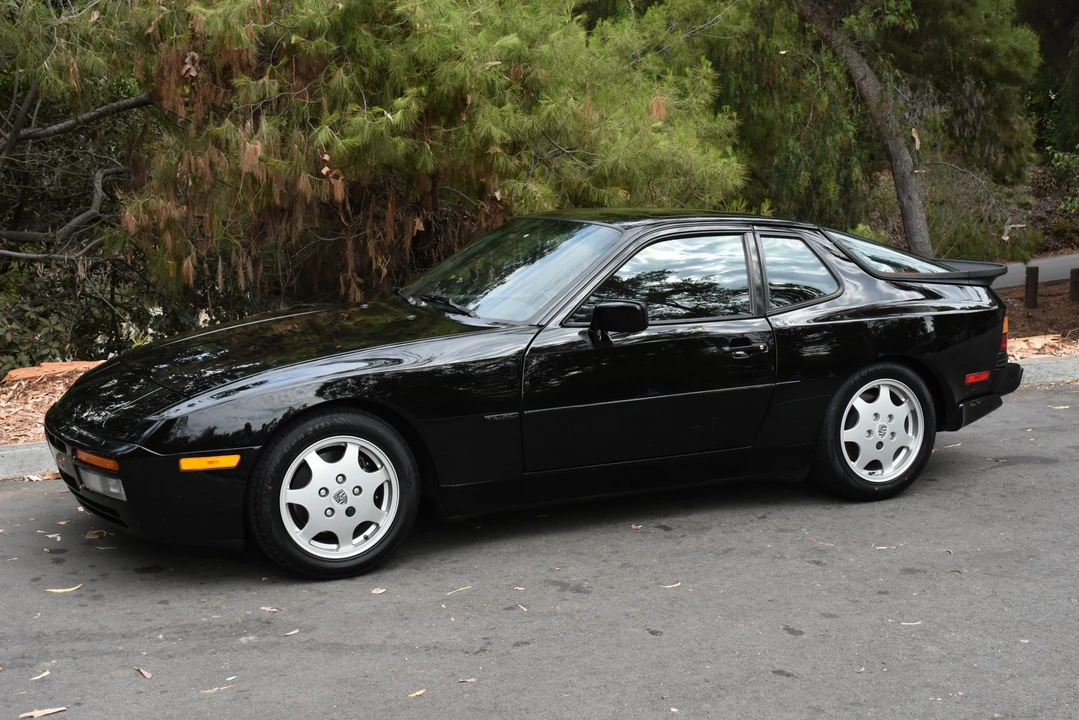 1989 Porsche 944 S2 - Image 2 of 31