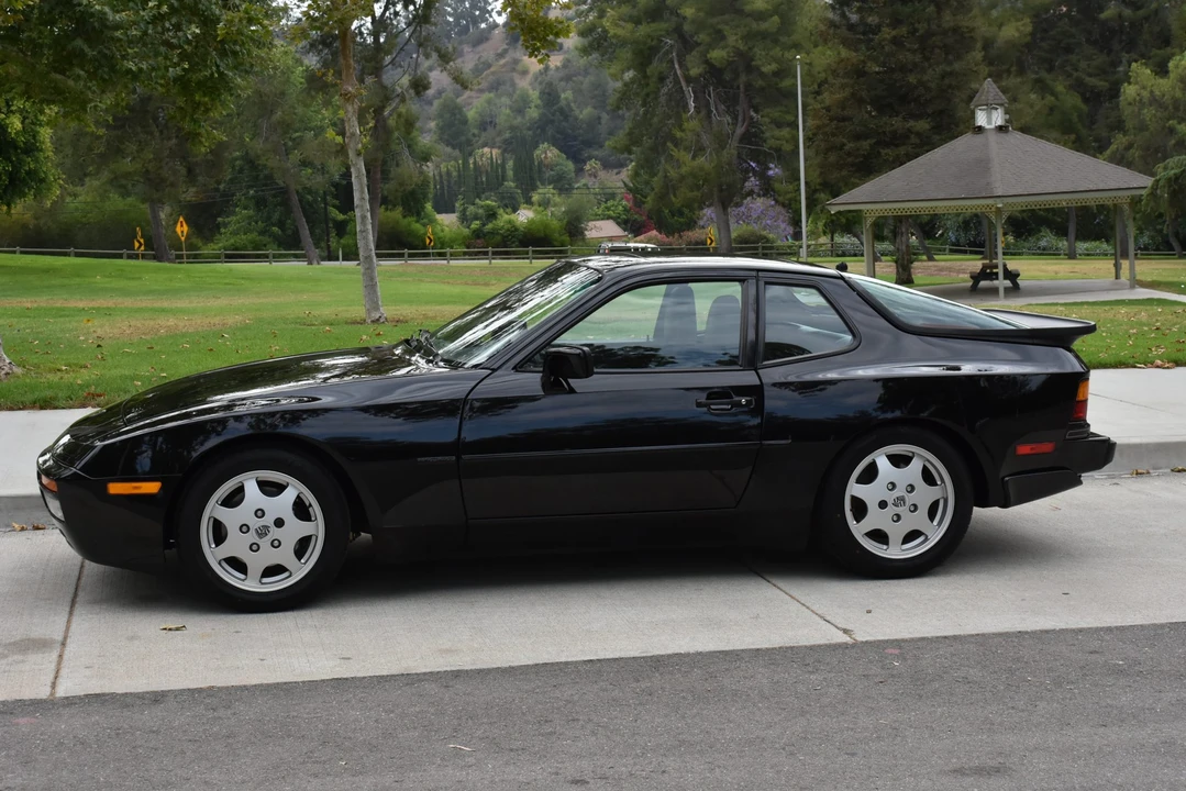 1989 Porsche 944 S2 - Image 3 of 31