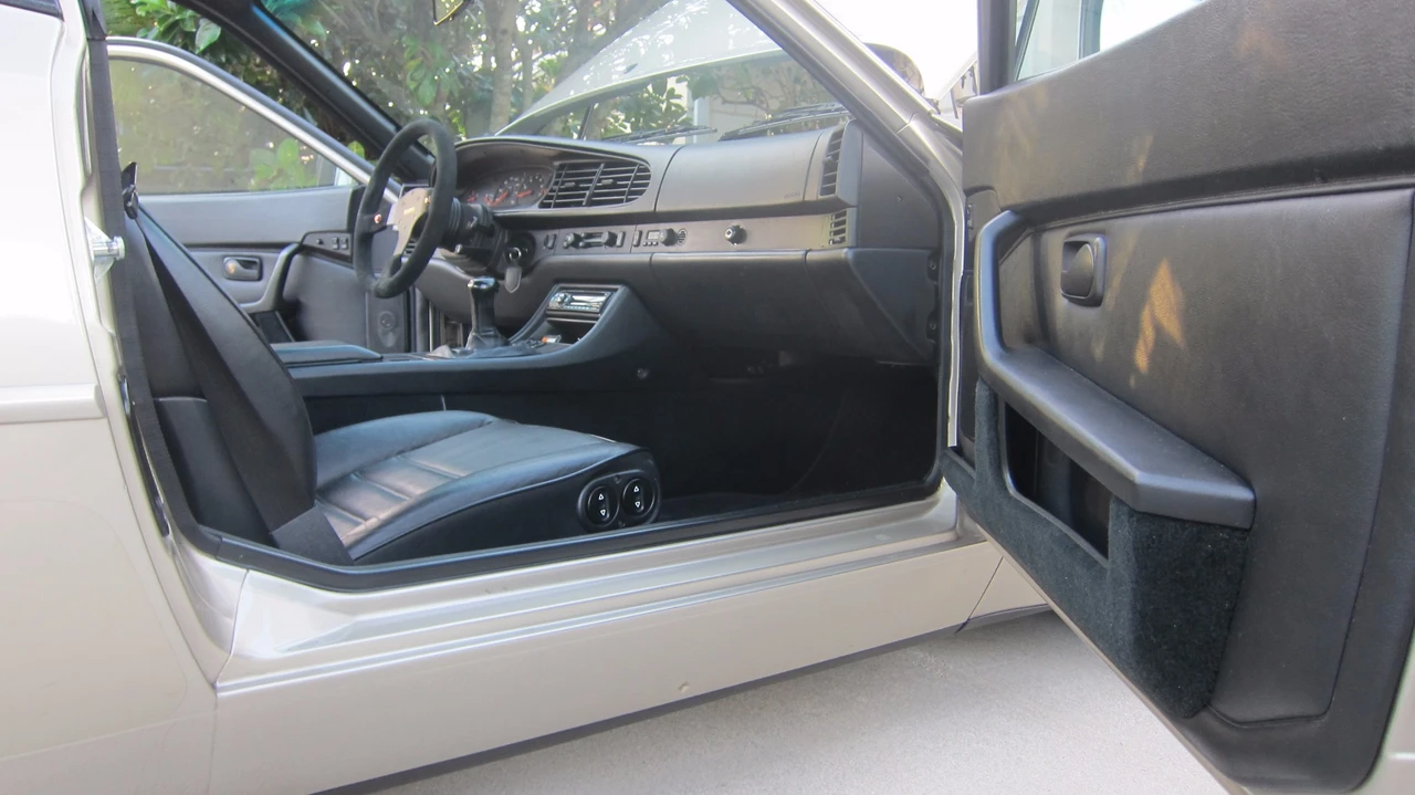 1989 Porsche 944 S2 - Image 25 of 31